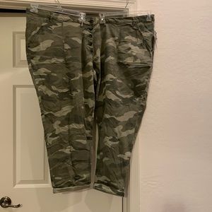 NWT Ulla Popken Button Fly Camo Print Boyfriend Stretch Jeans plus size 32. 54”W